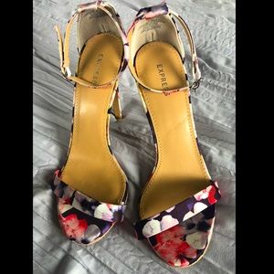 NEW express flower print heels